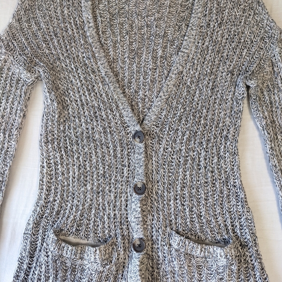 American Eagle Outfitters Cable Knit V Neck Cardigan Front Pockets - Picture 7 of 10